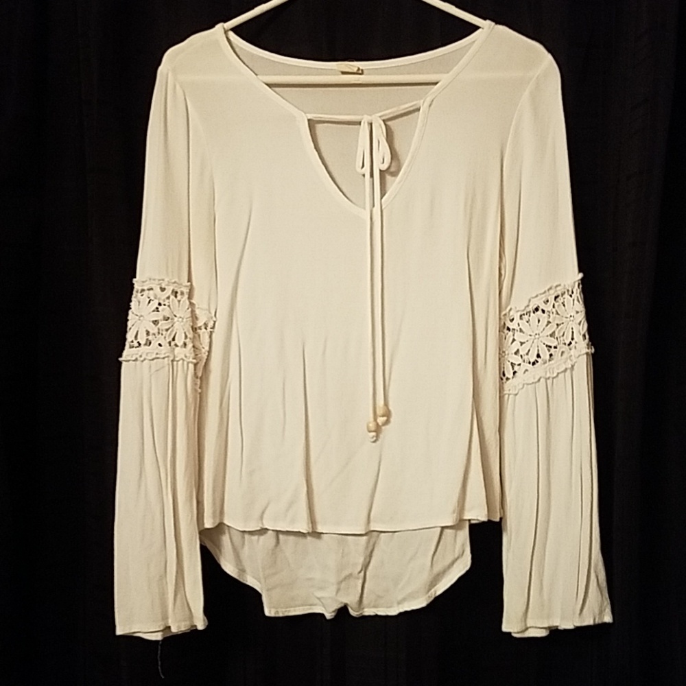 Stunning bell sleeve boutique top
